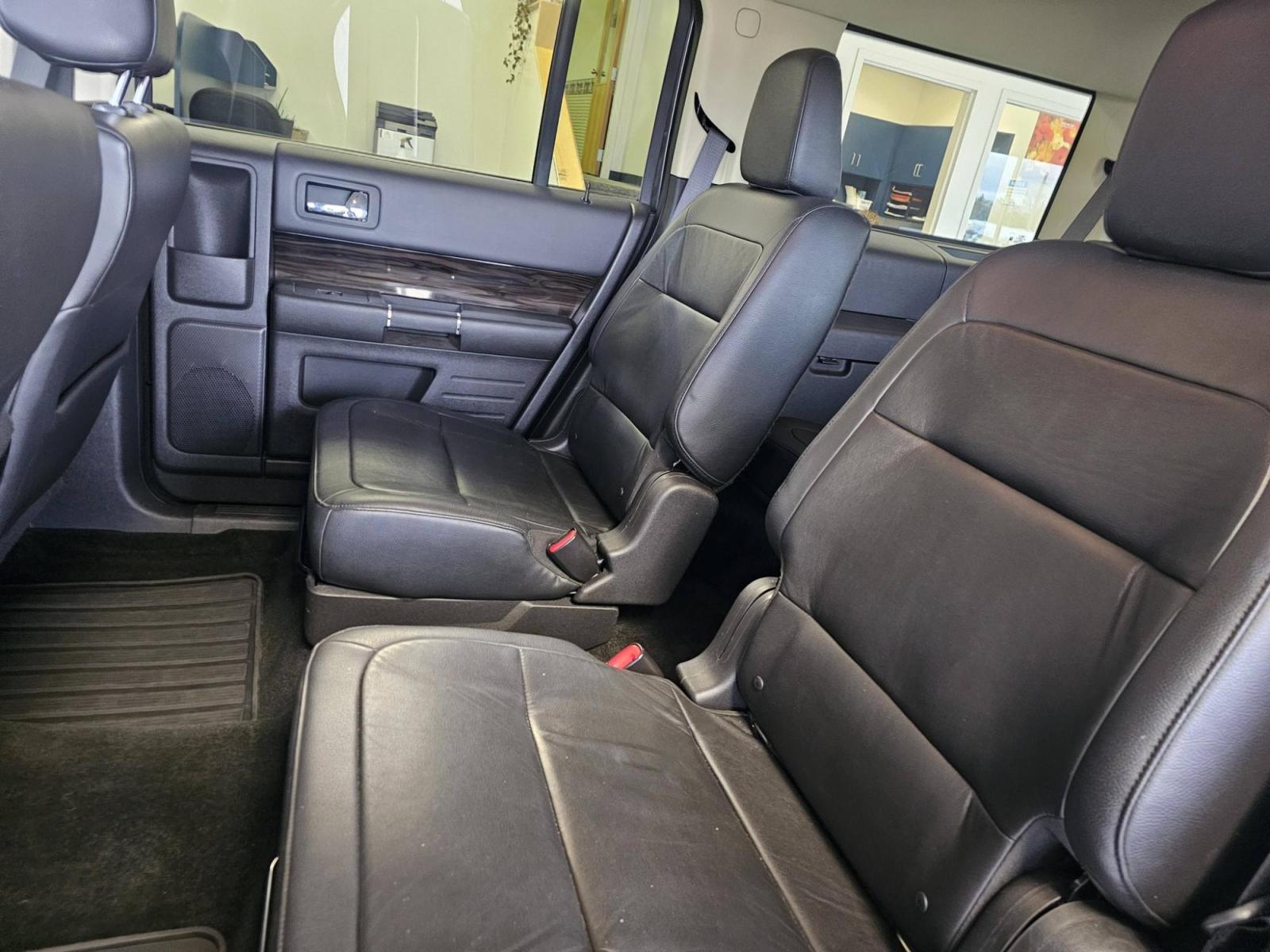 2018 SILVER /black Ford Flex SEL FWD (2FMGK5C8XJB) with an 3.5L V6 DOHC 24V engine, 6A transmission, located at 502 South Main Street, Columbia City, IN, 46725, (260) 244-4645, 41.151382, -85.490578 - Photo#2