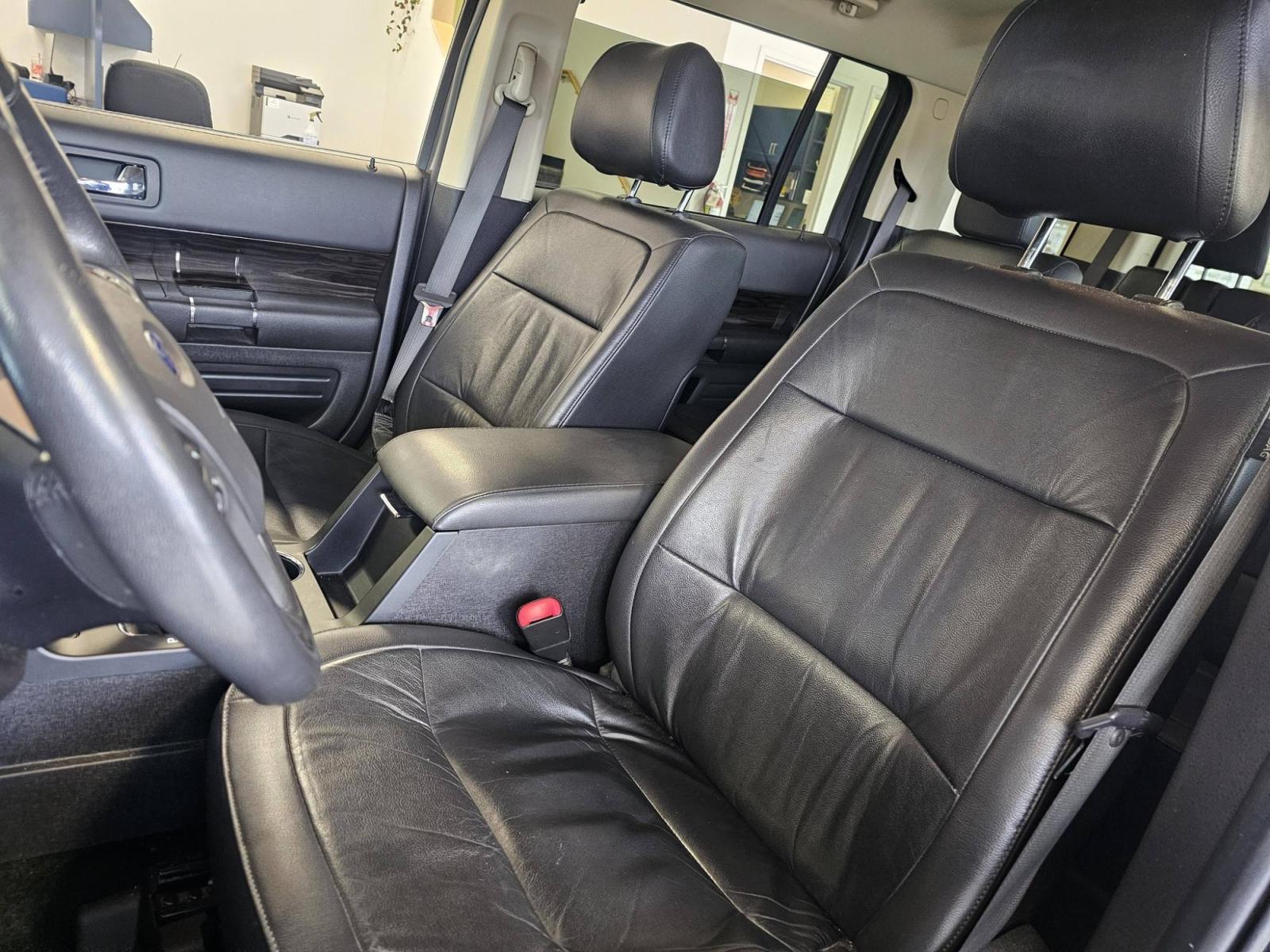 2018 SILVER /black Ford Flex SEL FWD (2FMGK5C8XJB) with an 3.5L V6 DOHC 24V engine, 6A transmission, located at 502 South Main Street, Columbia City, IN, 46725, (260) 244-4645, 41.151382, -85.490578 - Photo#3