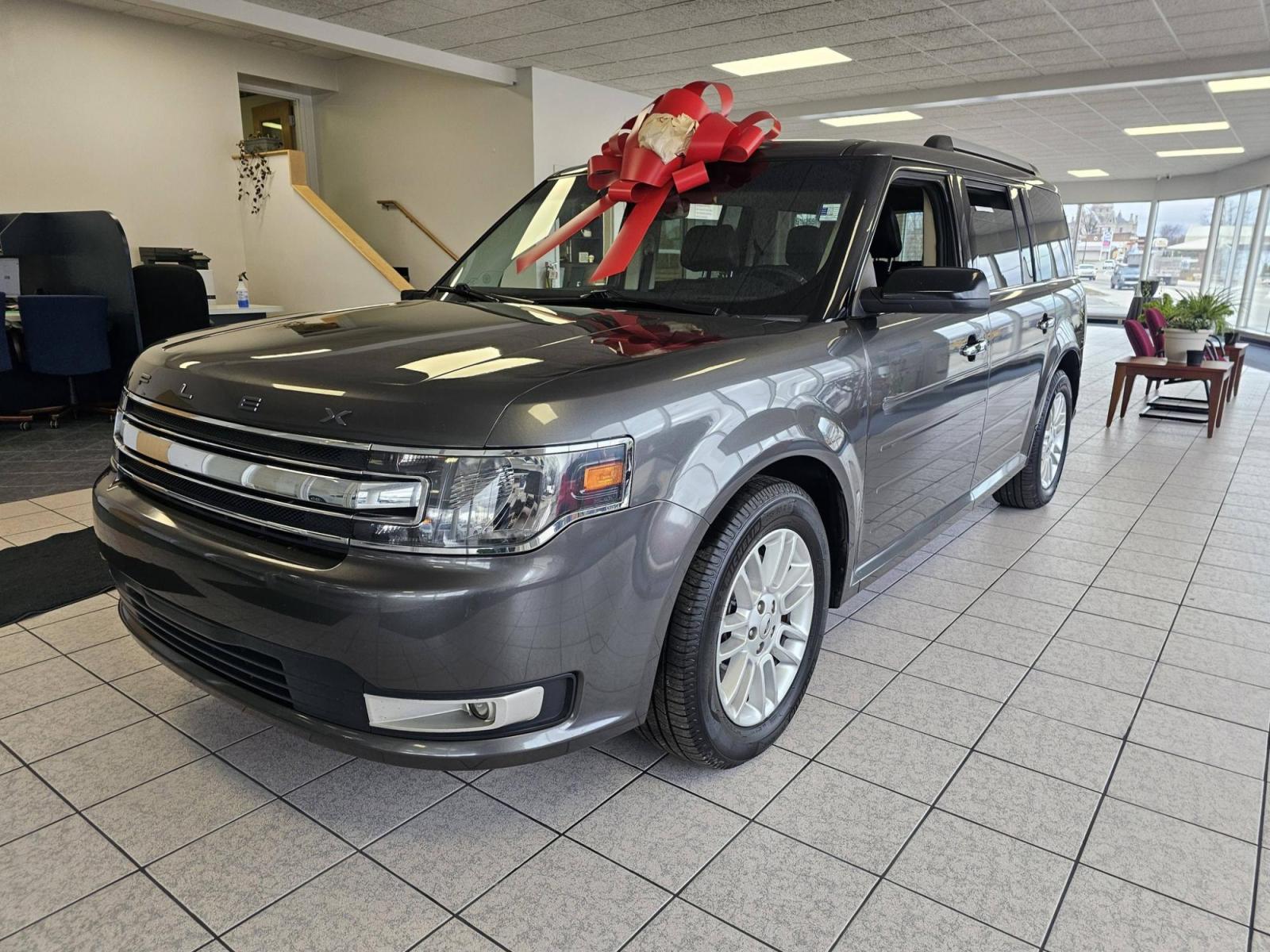 2018 SILVER /black Ford Flex SEL FWD (2FMGK5C8XJB) with an 3.5L V6 DOHC 24V engine, 6A transmission, located at 502 South Main Street, Columbia City, IN, 46725, (260) 244-4645, 41.151382, -85.490578 - Photo#1
