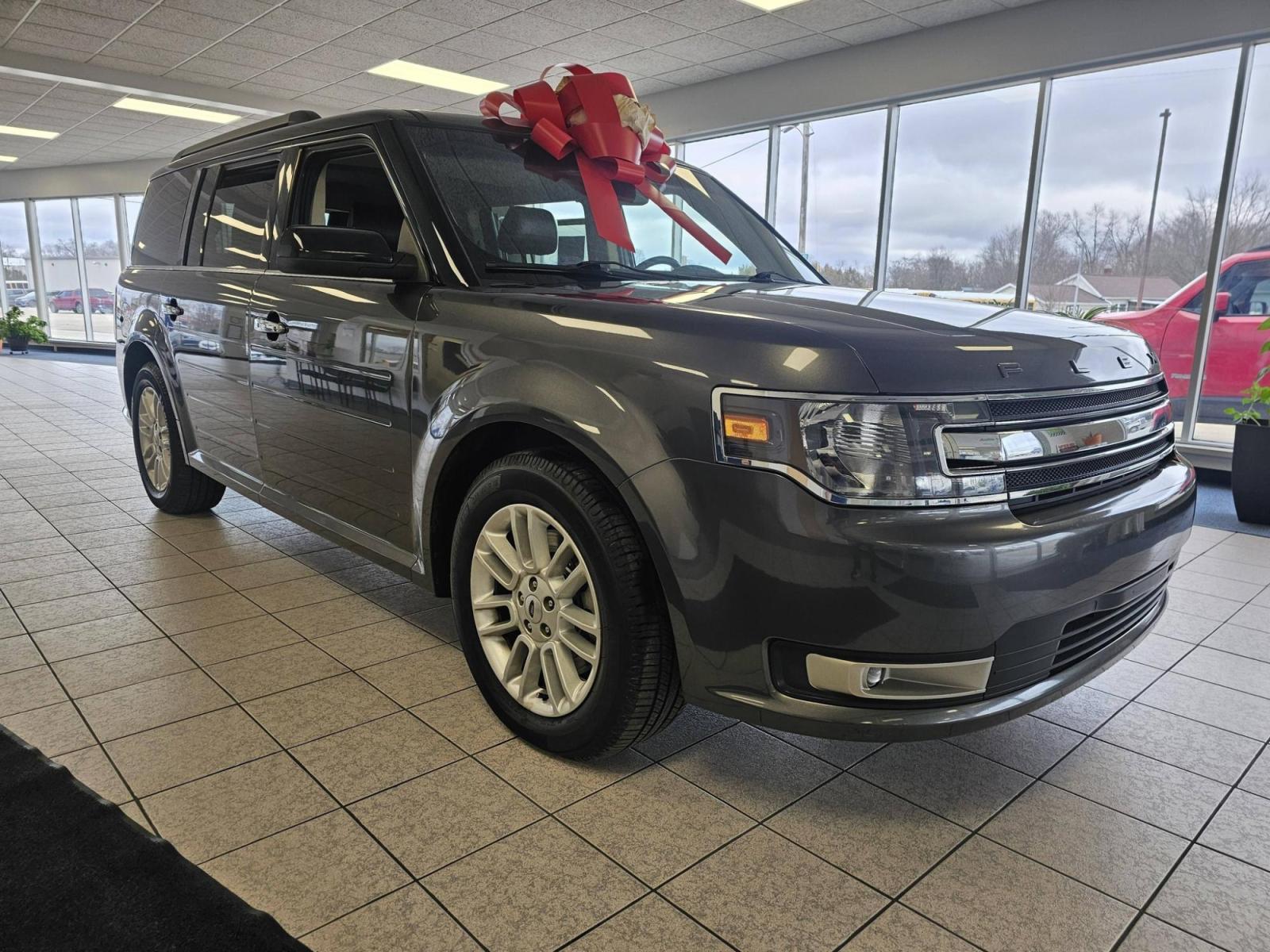 2018 SILVER /black Ford Flex SEL FWD (2FMGK5C8XJB) with an 3.5L V6 DOHC 24V engine, 6A transmission, located at 502 South Main Street, Columbia City, IN, 46725, (260) 244-4645, 41.151382, -85.490578 - Photo#0