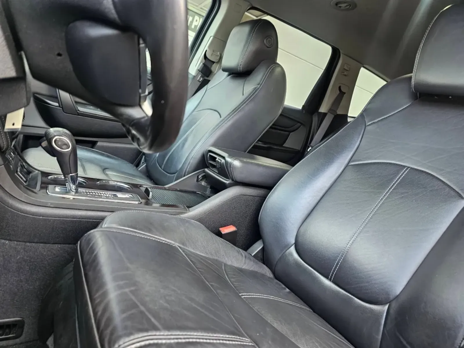 2017 Chevrolet TRAVERSE (1GNKRHKD2HJ) with an Other engine, located at 502 South Main Street, Columbia City, IN, 46725, (260) 244-4645, 41.151382, -85.490578 - **Discover Adventure and Comfort with the 2017 Chevrolet Traverse at Auto Credit in Columbia City!**<br /> <br /> If you're searching for the perfect vehicle to elevate your family adventures or weekend getaways, look no further than this stunning 2017 Chevrolet Traverse. Designed with ample space a - Photo#2